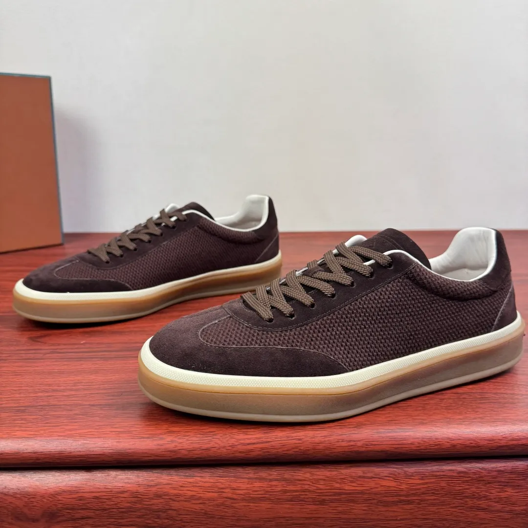 Batch 740 Loro Piana Tennis Walk men's moral training sneakers! These new textured leather tennis shoes feature an ultra-low-top design for year-round wear and are water-resistant. The wrapped sole creates an effortlessly attractive color combination that harmoniously blends functionality with understated style. The ideal footwear option for urban dressing. The heel is decorated with a soft calfskin tongue with Kummel color inserts and an embossed LP logo. Cotton shoelaces. Material: Upper: Gray woven stitching with cowhide accents! Sole: Rubber lining: Cow leather original rubber sole, excellent foot comfort, complete package! Size: 39-40-41-42-43-44 leather shoe size (can be customized to 38.4546) Item number: FAM1316 coffee color